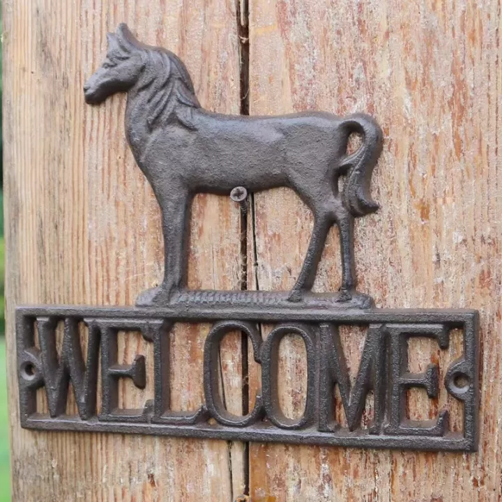 لوحة ترحيبية معدنية