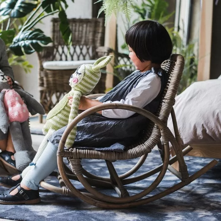 كرسي هزاز للاطفال من الخيزران