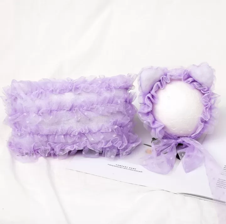 طقم مخدة مع قبعة قماشية من الدانتيل