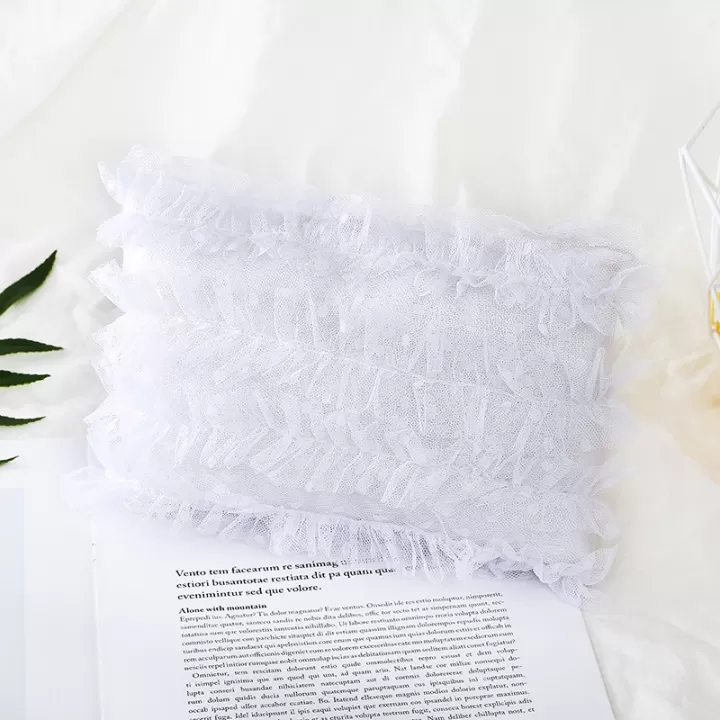 مخدة قماشية من الدانتيل