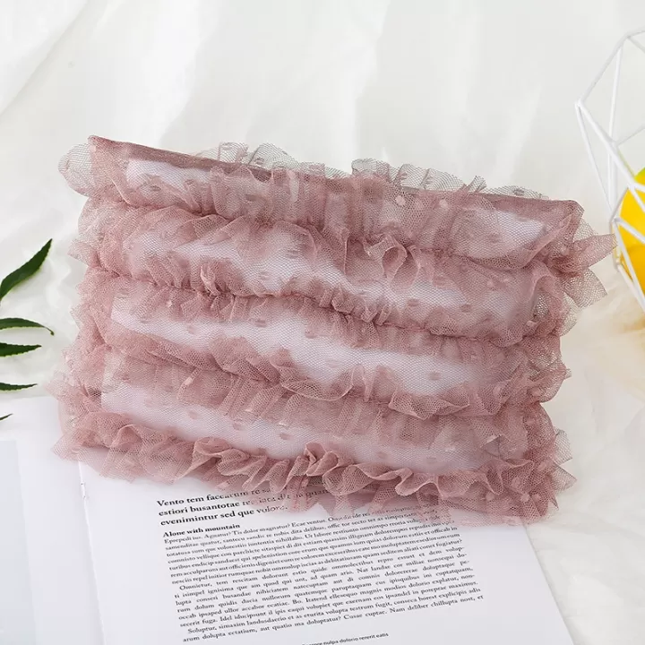 مخدة قماشية من الدانتيل