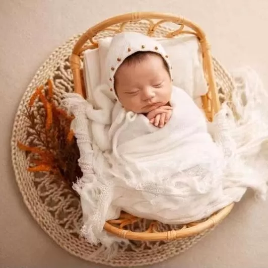 سرير من الخيزران لتصوير المواليد