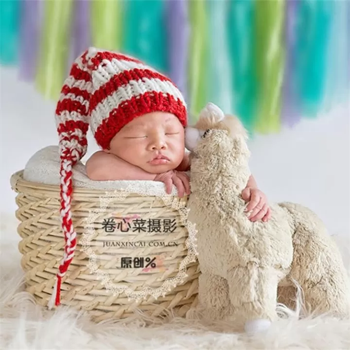 قبعة من الصوف بدندوشه طويله