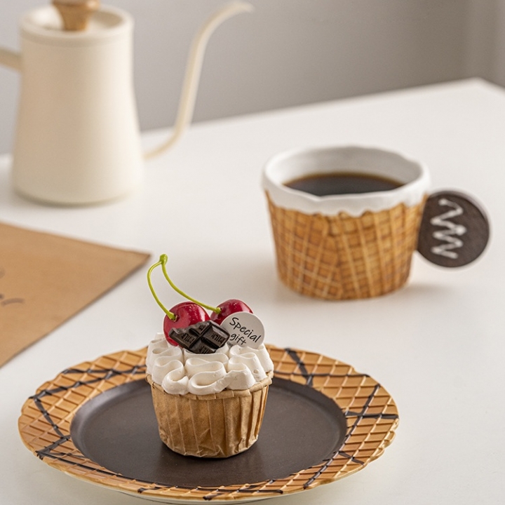 كوب قهوة بني بمسكة كوكيز من السيراميك سعة 300 مل