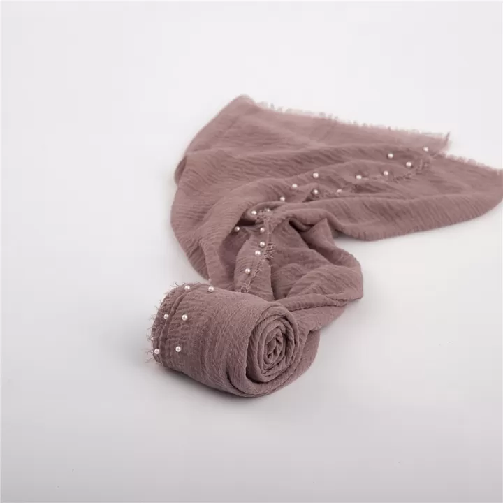 لفة قماش قطن باطراف من اللولو لتصوير المواليد