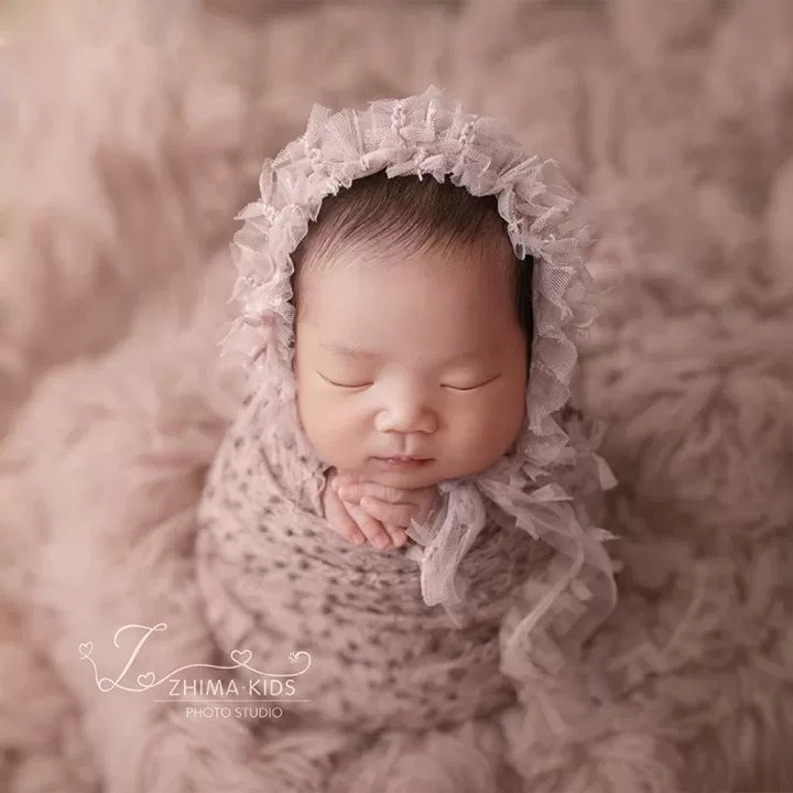 لفة قماش سيترتش بنقط صوف لتصوير المواليد