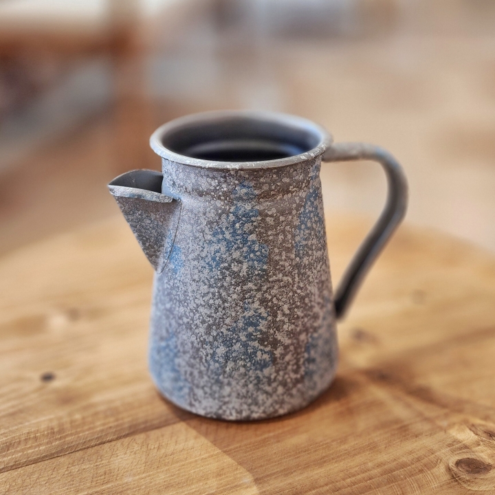 فازة ابريق قديم معدني