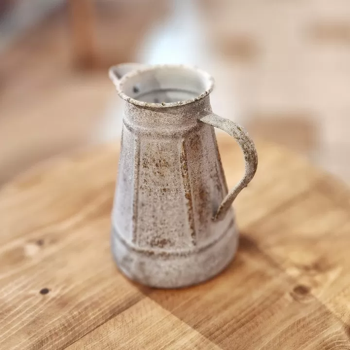 فازة ابريق قديم معدني