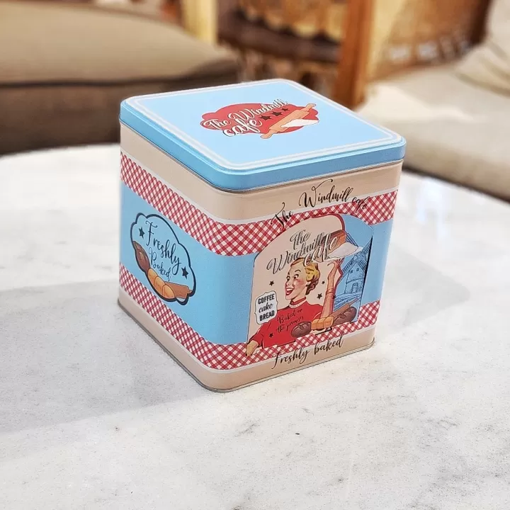 حافظة معدنية برسومات مستوحاة من السبعينات وألوان الباستيل