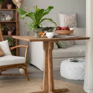 طاولة خشب مربعة رفيعة من خشب الصنوبر الطبيعي بطابع ريفي