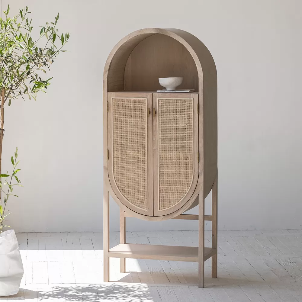 مكتبة من خشب الاوك و الراتان الطبيعي - تصميم ريفي