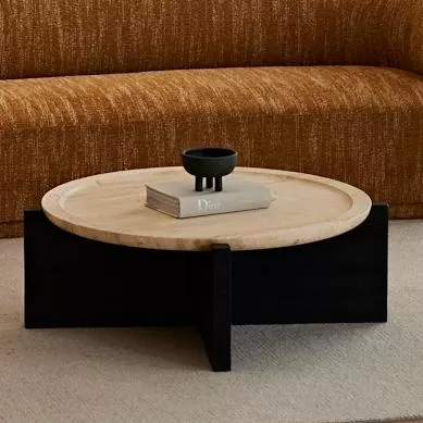 طاولة قهوة دائرية لوسط المجلس من الخشب الطبيعي وسطح حجر ترفنتينو