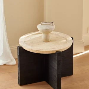 طاولة قهوة دائرية لوسط المجلس من الخشب الطبيعي وسطح حجر ترفنتينو