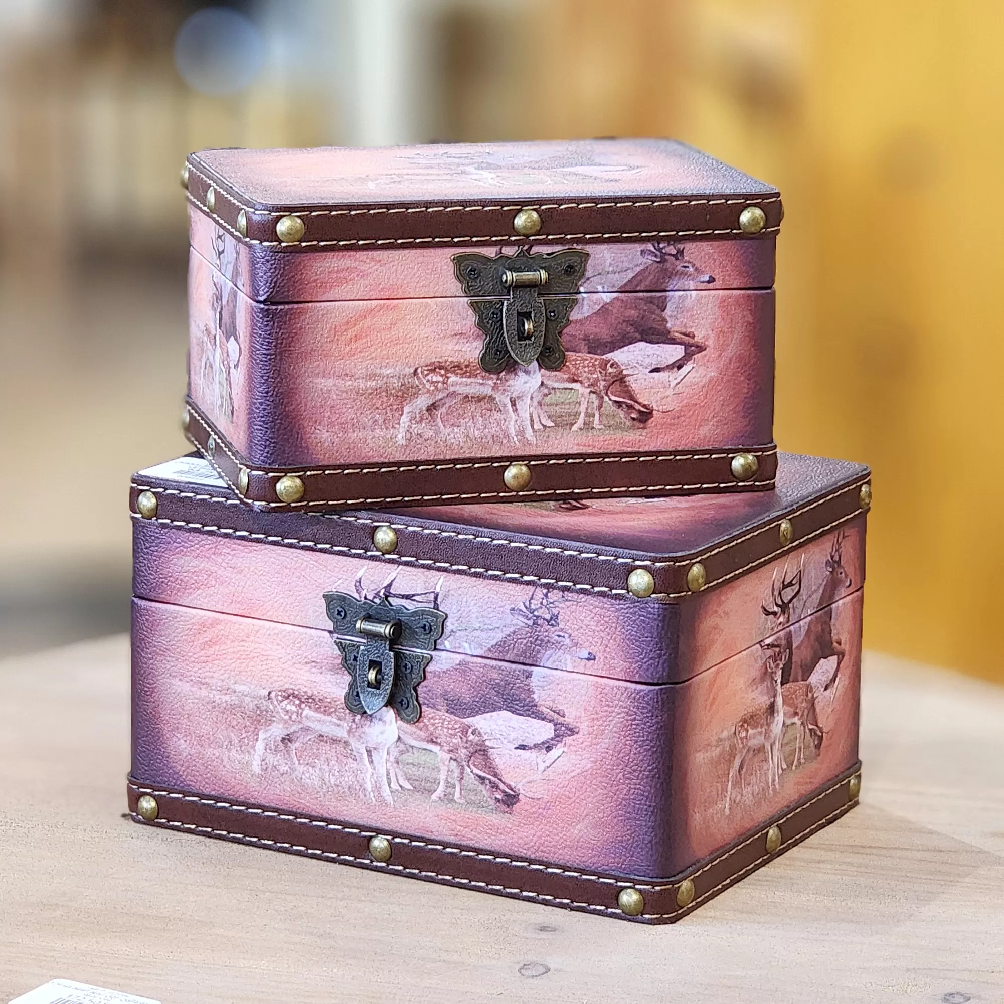 طقم صناديق ديكور خشبية بغطاء جلدي بنقش فيكتوري عتيق – عدد 2