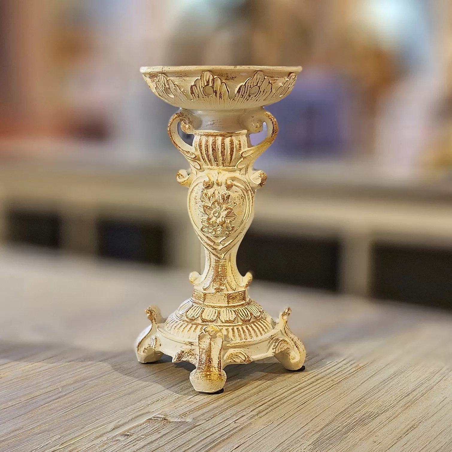 حامل شموع فخم من السيراميك بتصميم فكتوري – ديكور أنيق للمجالس والمناسبات