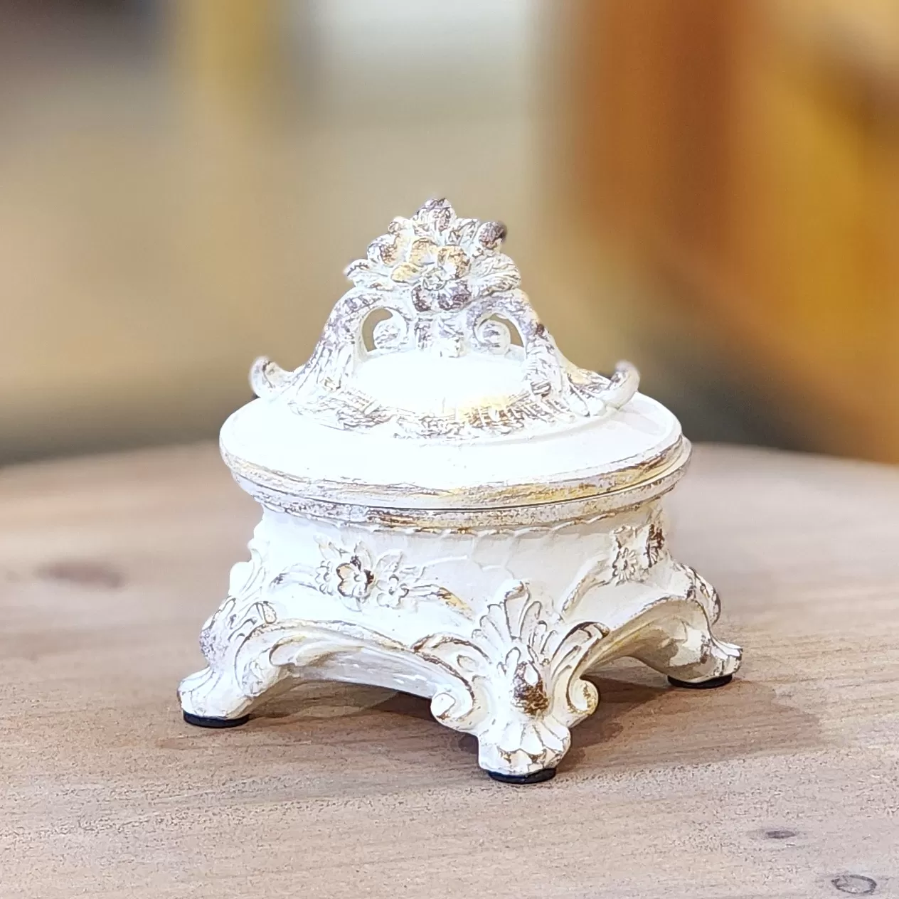 علبة سيراميك بغطاء بتصميم فيكتوري أنيق لحفظ البخور أو العود – متعددة الاستخدام