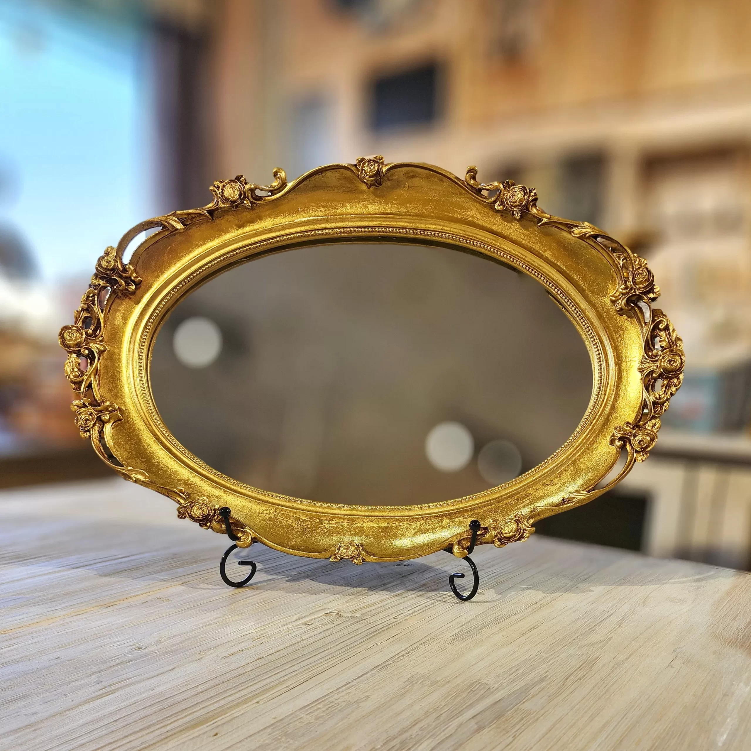 صينية عطور سيراميك بتصميم زخارف فكتورية أنيقة – ديكور فخم لطاولة التزيين