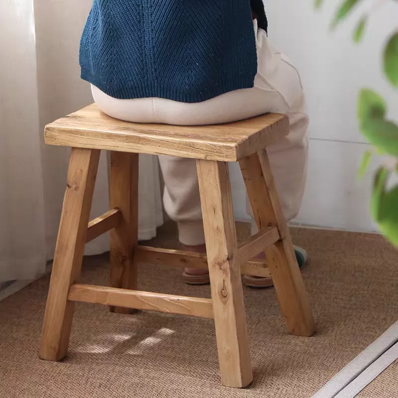 طاولة خدمة جانبية أو كرسي ستول من الخشب الطبيعي – تصميم عملي ومتين