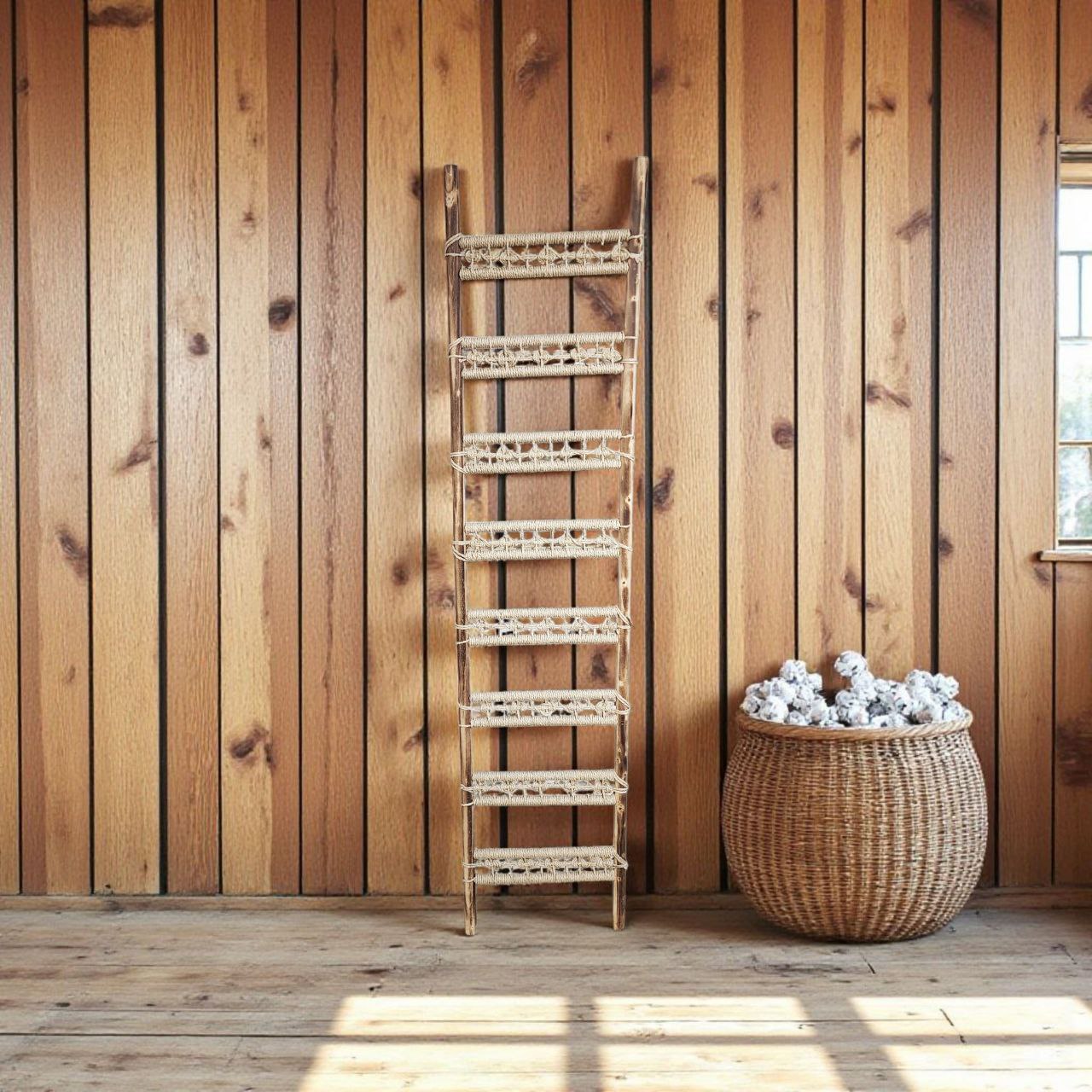 سلم خشبي مدموج بخيوط مكرمية للديكور – الحجم الكبير | ديكور جداري أنيق من الخشب الطبيعي