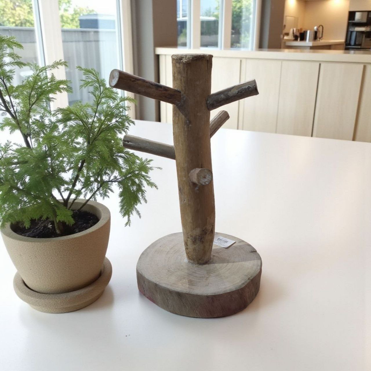 ستاند حامل أكواب خشبي طبيعي لحمل 6 أكواب – تصميم عمودي ديكوري للمطبخ أو الكاونتر