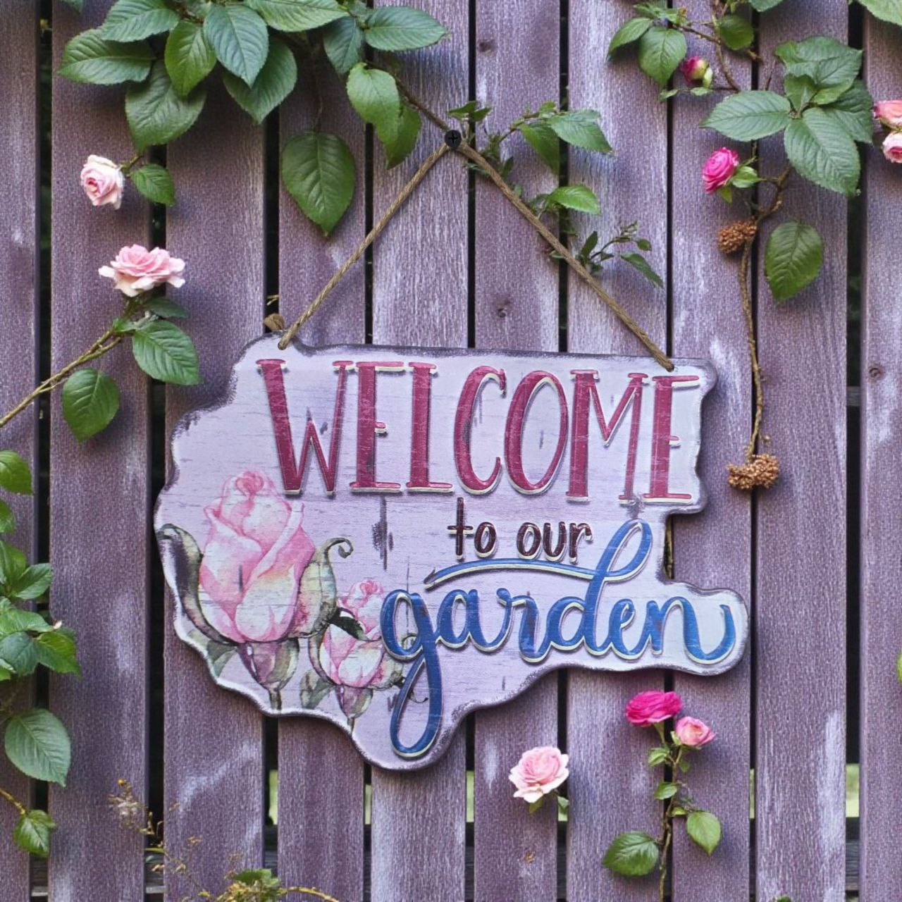 لوحة تعليق معدنية بعبارة ترحيبية بتصميم أنيق للمداخل والجدران