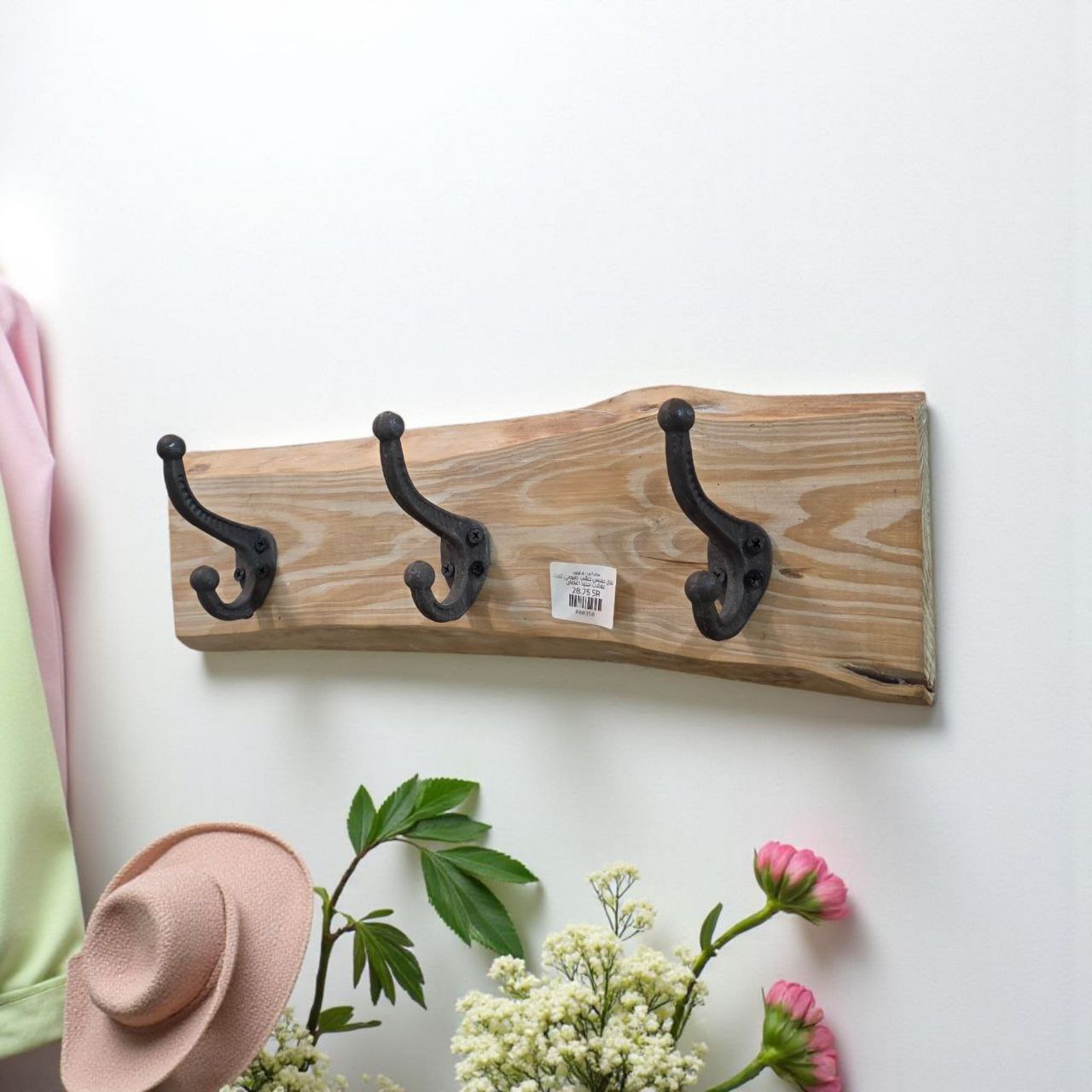 علاق ملابس وعبايات من الخشب الطبيعي بخطافات حديد متينة