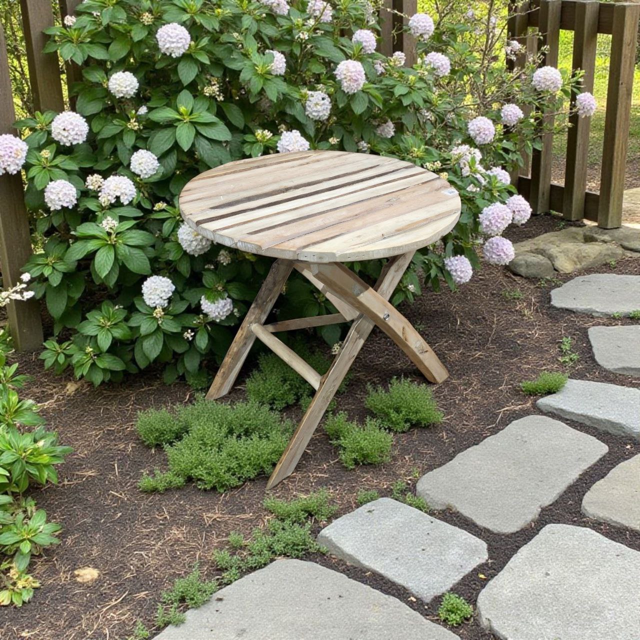 طاولة خدمة دائرية قابلة للطي من أغصان الشجر الطبيعي – تصميم ريفي عملي وأنيق