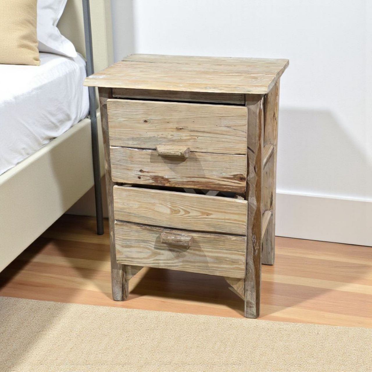 كومدينة من الخشب الطبيعي بدرجين تخزين – تصميم أنيق ومتين للمجالس وغرف النوم