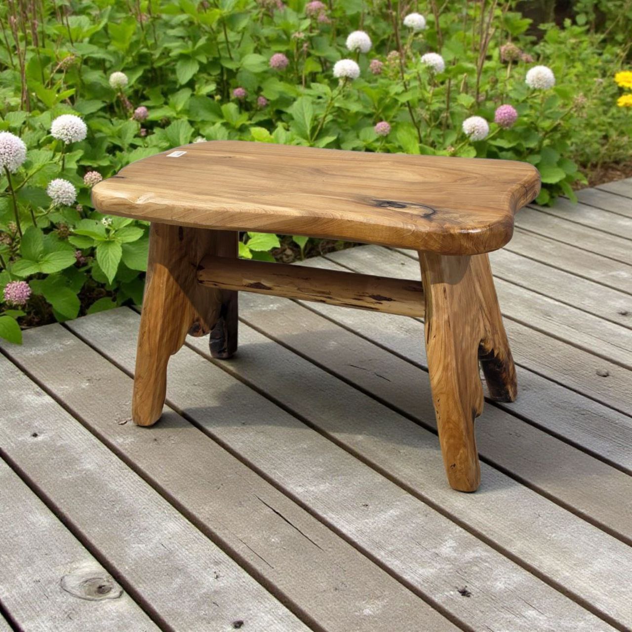 كرسي بانش من الخشب الطبيعي غير المعالج – تصميم بسيط بطابع ريفي أنيق