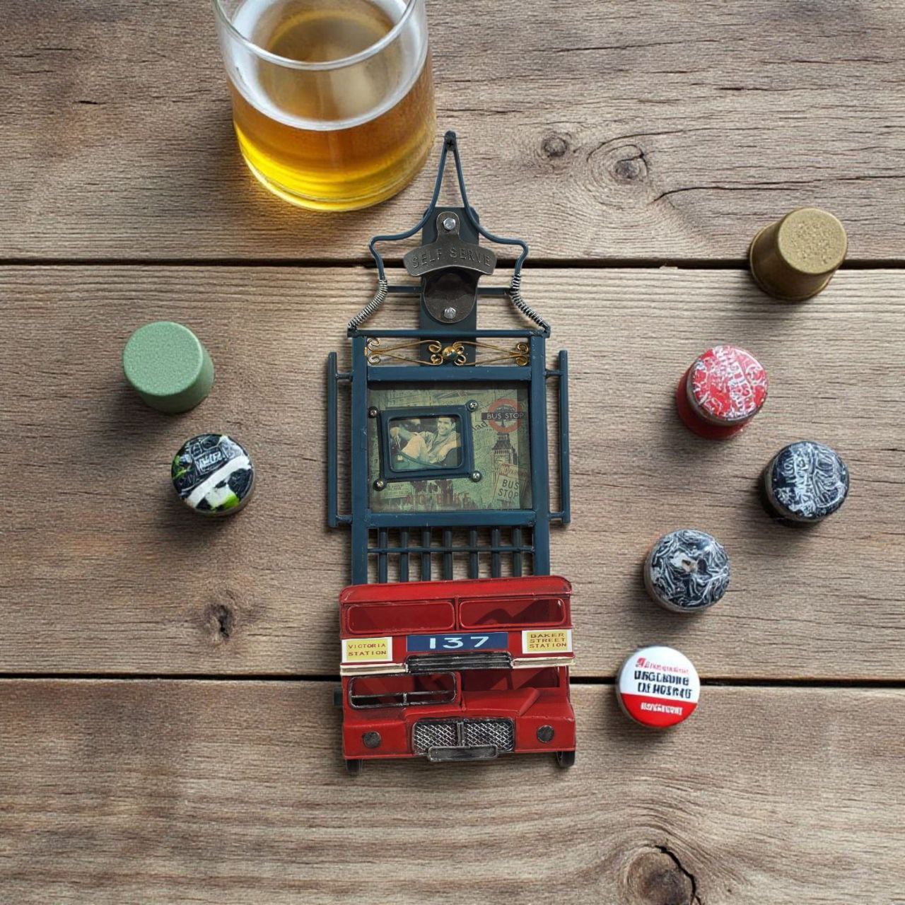 مفتاح غطاء زجاجات جداري معدني على شكل باص لندن الكلاسيكي – تصميم ديكوري أنيق