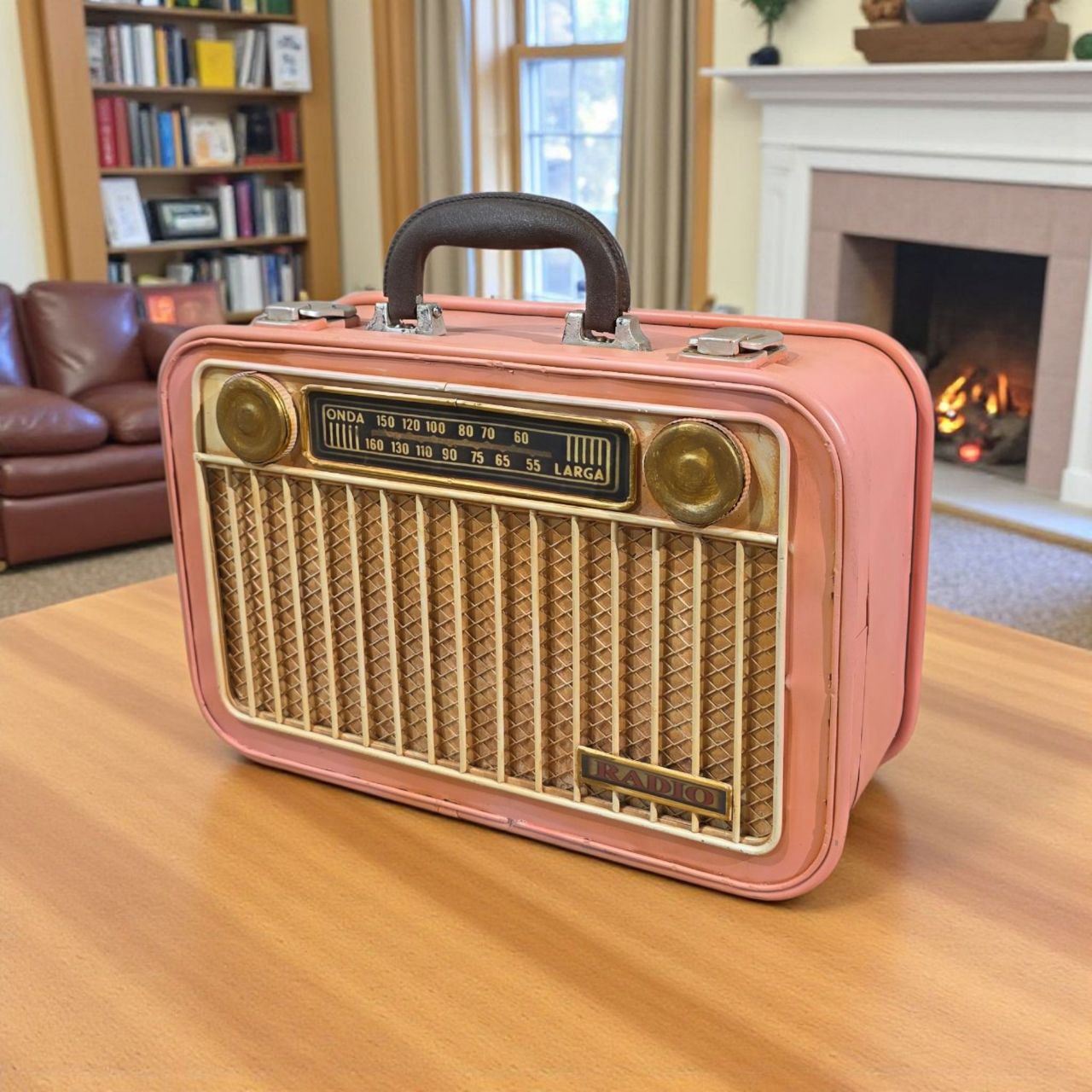 صندوق ديكور معدني على شكل راديو قديم – قطعة فنية من الحديد المشغول