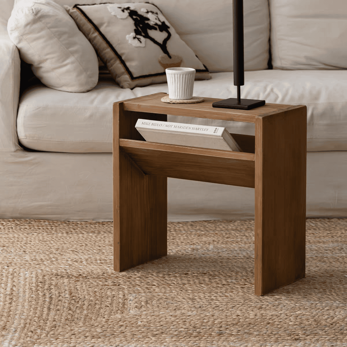 طاولة خدمة جانبية من الخشب الطبيعي متعددة الاستخدامات – تصميم عملي وأنيق